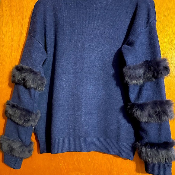 Zoya zip-up faux fur Navy sweater - Picture 3 of 3